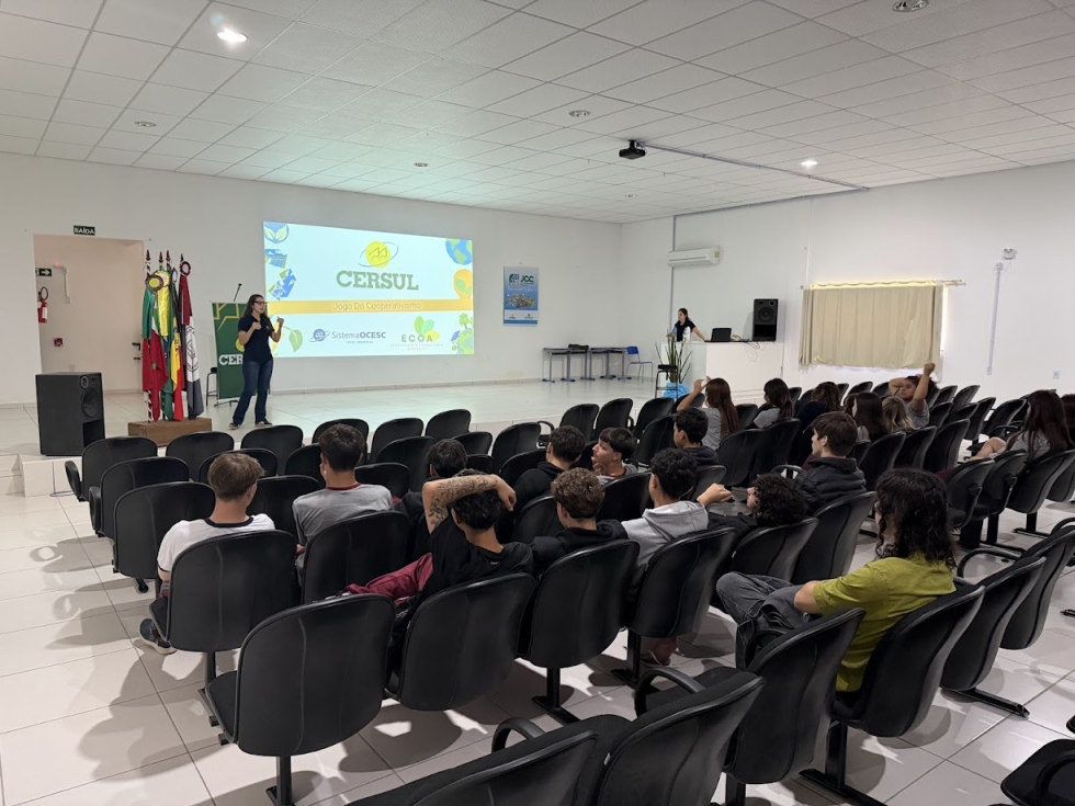 CersulCooperGame retorna às escolas e fortalece educação cooperativista entre jovens